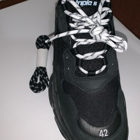 Balenciaga Triple S - Picture 5 of 6